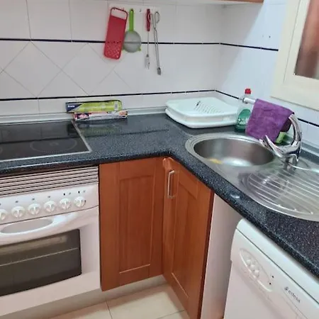 Apartment 5 Mins From The Beach With Pool